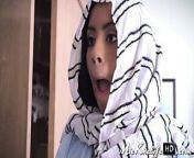 Arab babe Mia Khalifa gives horny cock sucking lessons from mia khalifa foot job