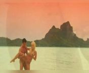 Pornstar dans le lagon de Bora Bora from bora dader xxx
