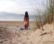 I filmed a curvy changing clothes and doing Exercises on the Beach from dress chenging nude