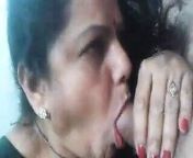 Mature Gujarati woman hot blowjob and taking facial cumshot from gujarat woman se