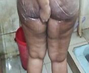 Pakistani Aunty showering - Big Ass from pakisrani aunty taking shower