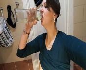 Beky drinks her own pee from pissing vids