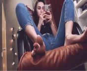 Hot girl show her feet ln webcam from hot ln