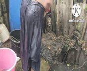 Anita yada bathing topless outside from निशा टॉपलेस स्नान स्थल से nidrayil ओरु rathri वीडियो