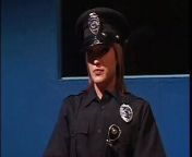 policewoman fickt schwulen mann im interrogation room from police sister