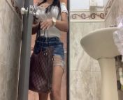 SHORT SKIRT IN PUBLIC TOILET(SEXY LATINA) from girl sex aunty pissing toilet sexy videos download xxx
