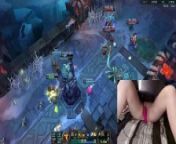 [GER] Gamer Girl playing LoL with a vibrator between her legs from 震东棋牌游戏♛㍧☑【破解版jusege9•com】聚色阁☦️㋇☓•sbwn