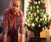Pregnant girl decorates a Christmas tree and gets creampie from arbr