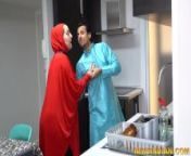 Hijabi Muslim wife of an old man gets fucked by another man from indian muslim teen outdoor porn video